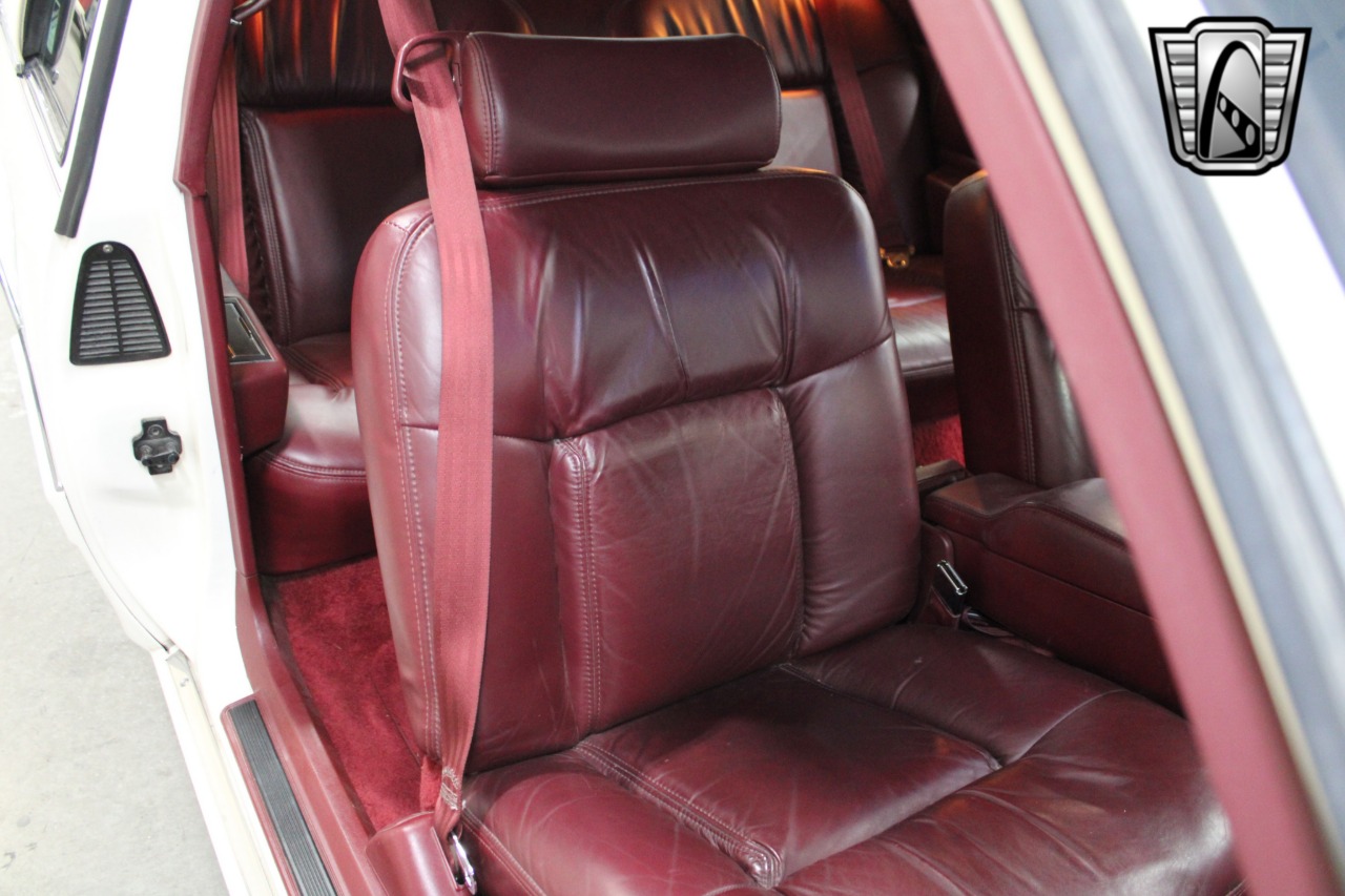 1992 Cadillac DeVille 22