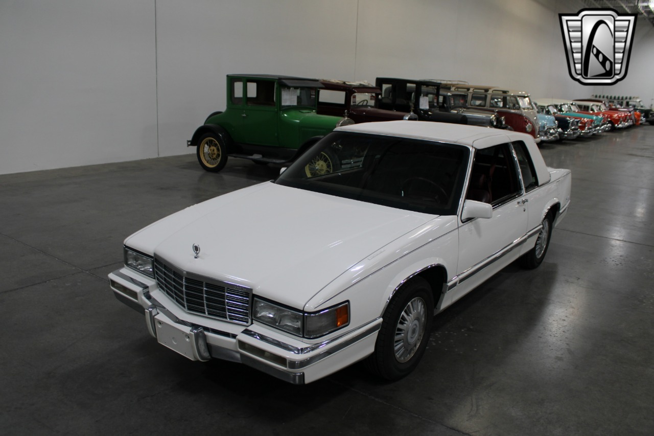 1992 Cadillac DeVille 36