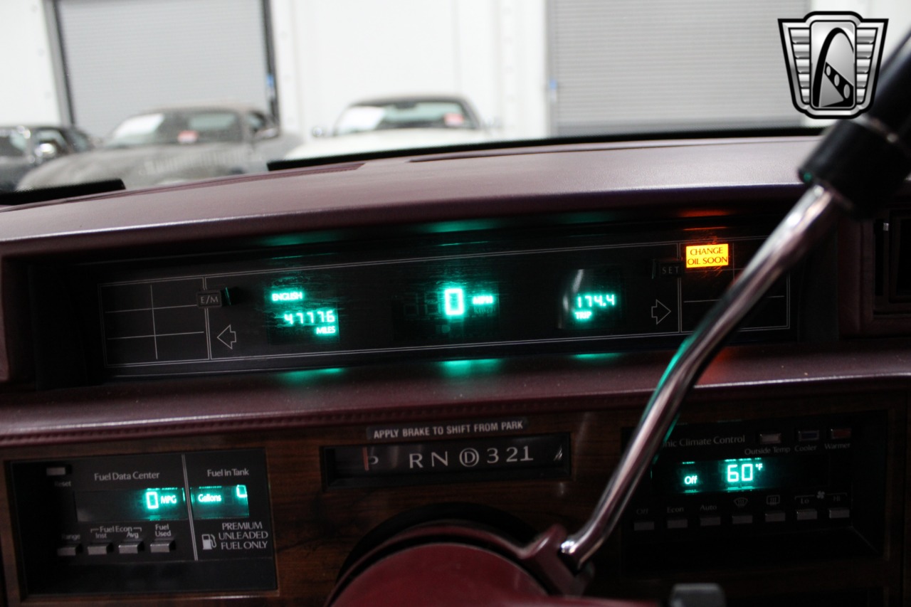 1992 Cadillac DeVille 24