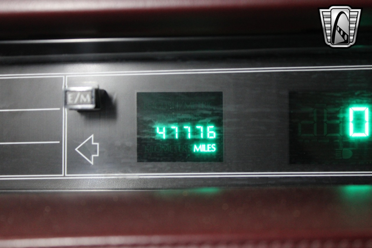 1992 Cadillac DeVille 25