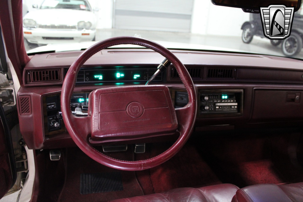 1992 Cadillac DeVille 26