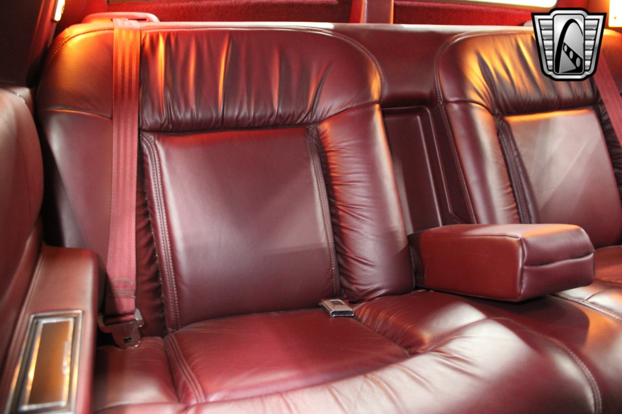 1992 Cadillac DeVille 19