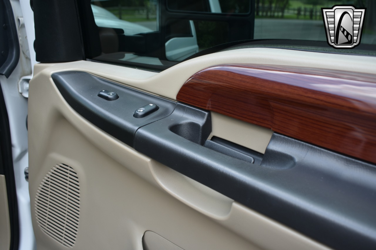 2005 Ford Excursion 82