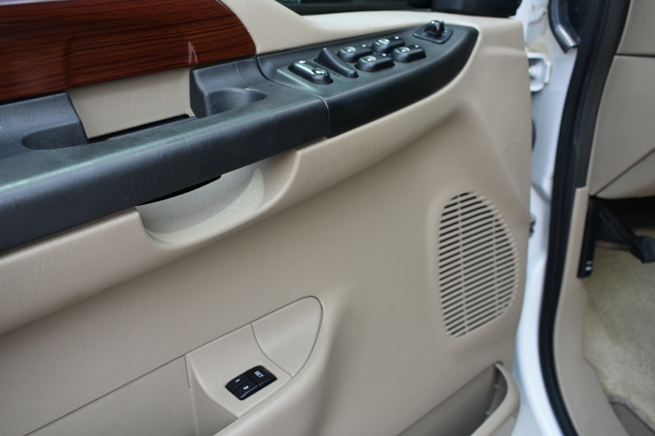 2005 Ford Excursion 71