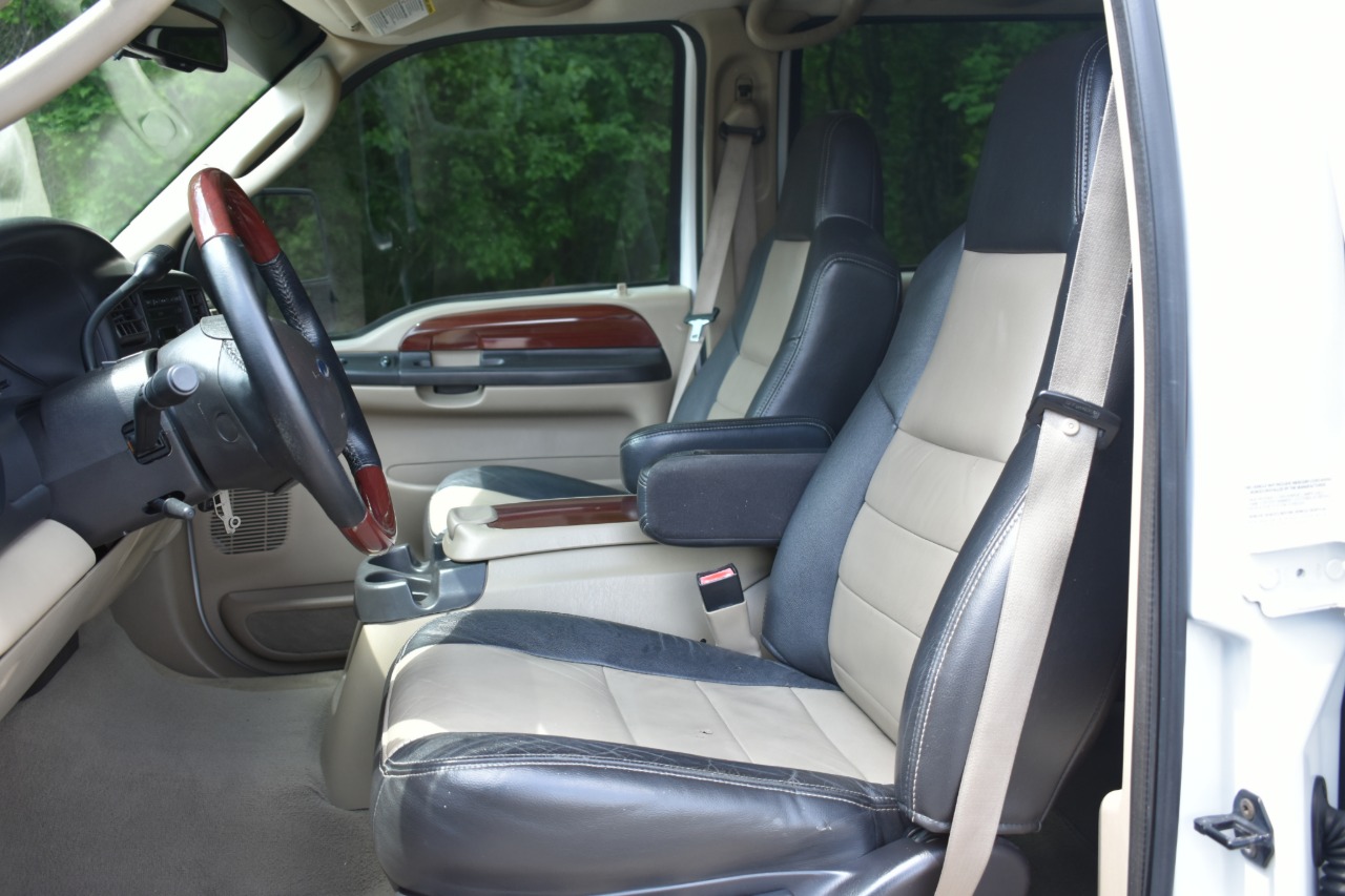 2005 Ford Excursion 19