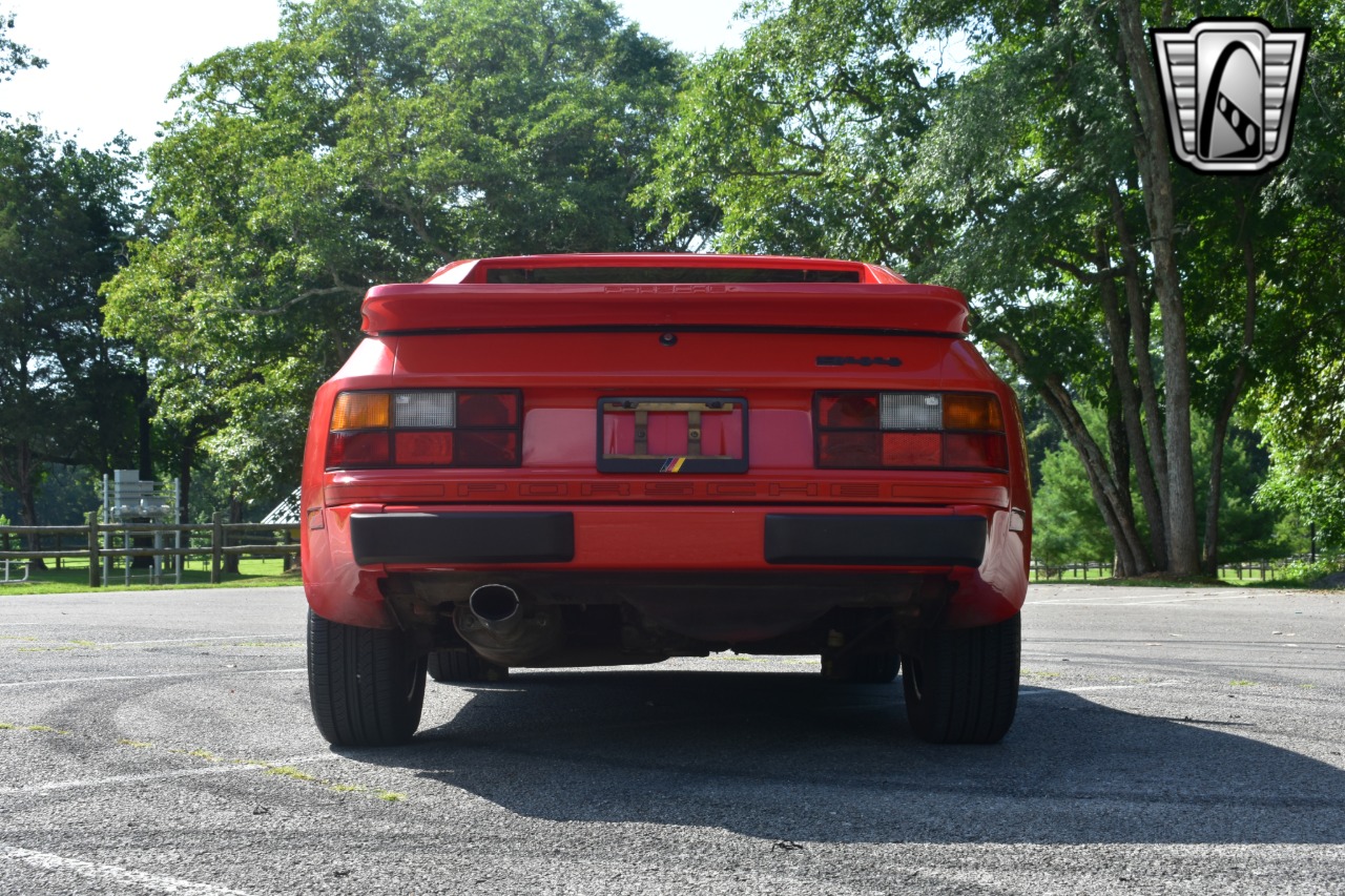 1983 Porsche 944 32