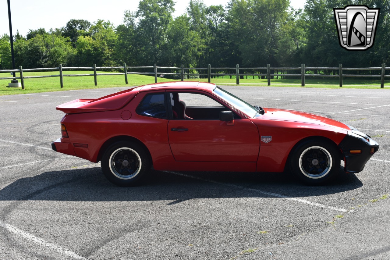 1983 Porsche 944 35