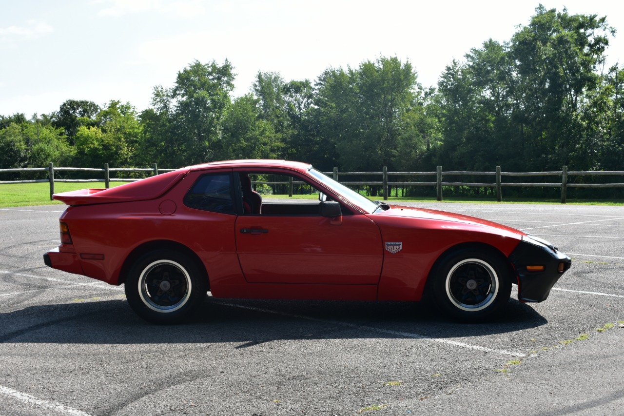 1983 Porsche 944 36