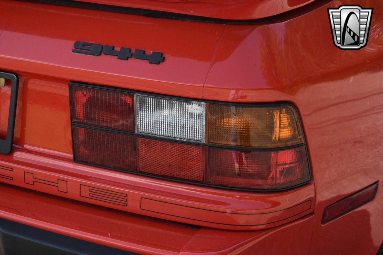 1983 Porsche 944 76
