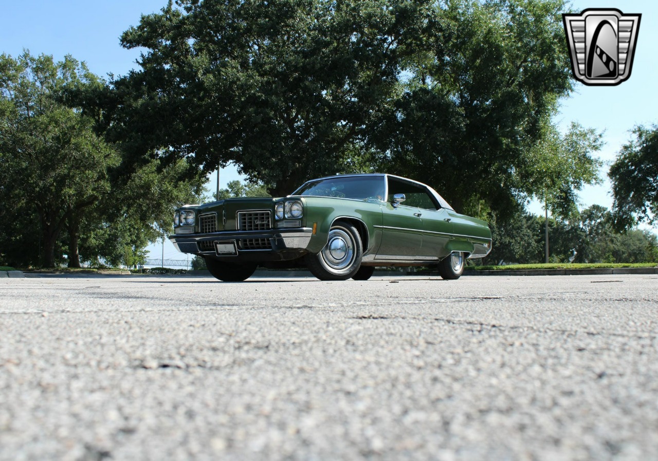 1972 Oldsmobile Ninety Eight LS 33