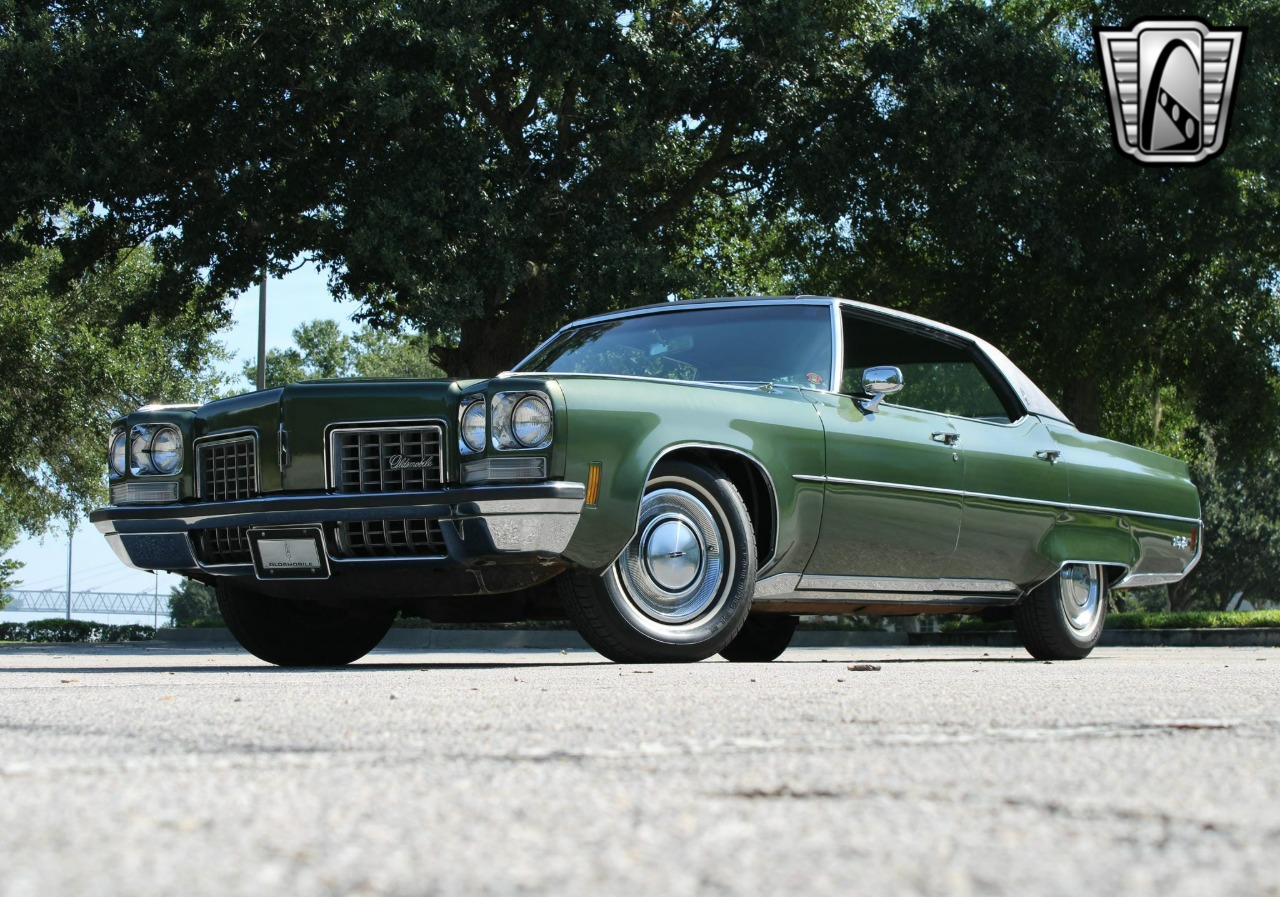 1972 Oldsmobile Ninety Eight LS 2