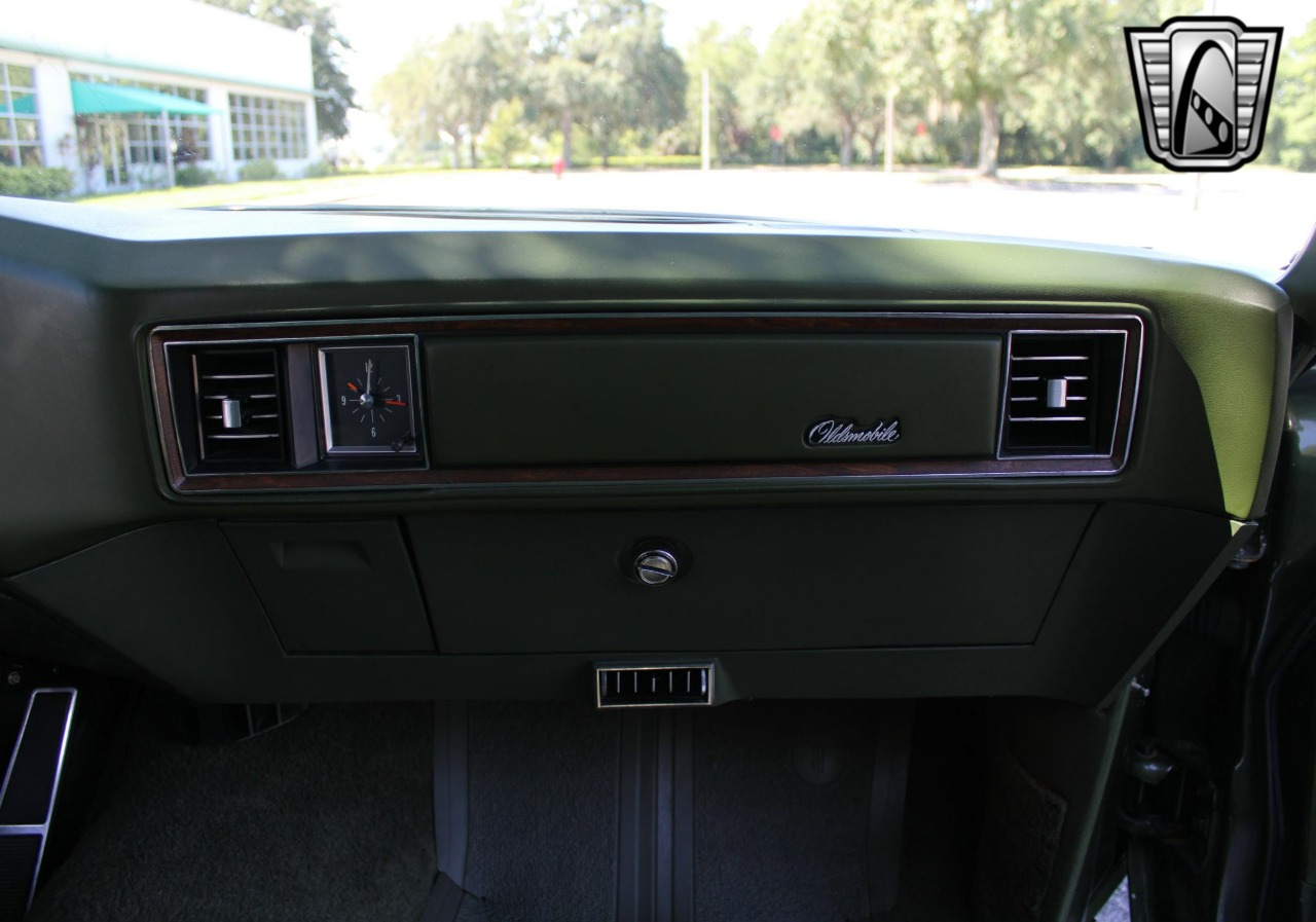 1972 Oldsmobile Ninety Eight LS 26