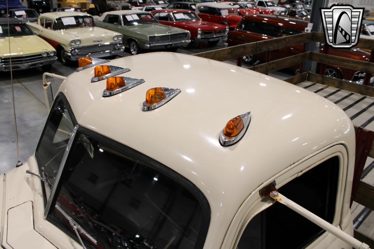 1953 Chevrolet 4400 46