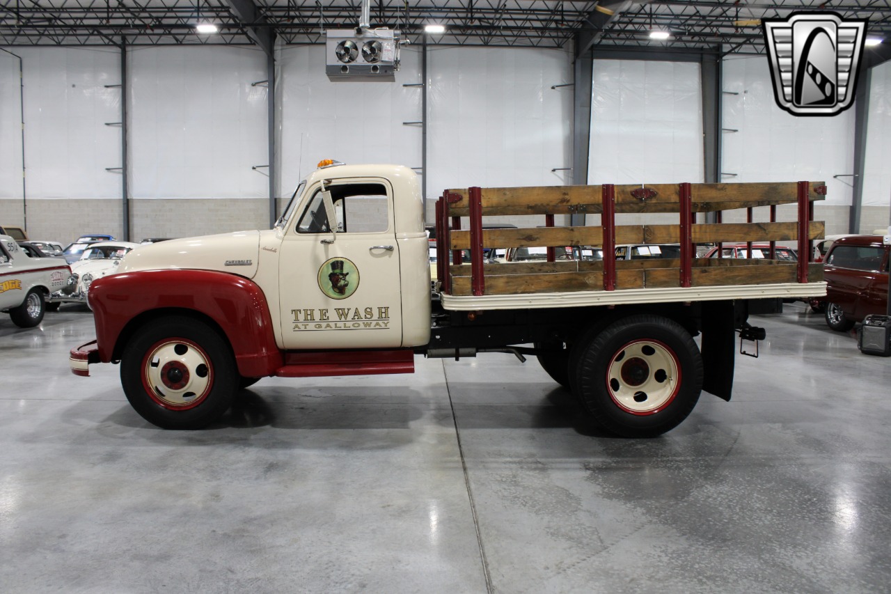 1953 Chevrolet 4400 32