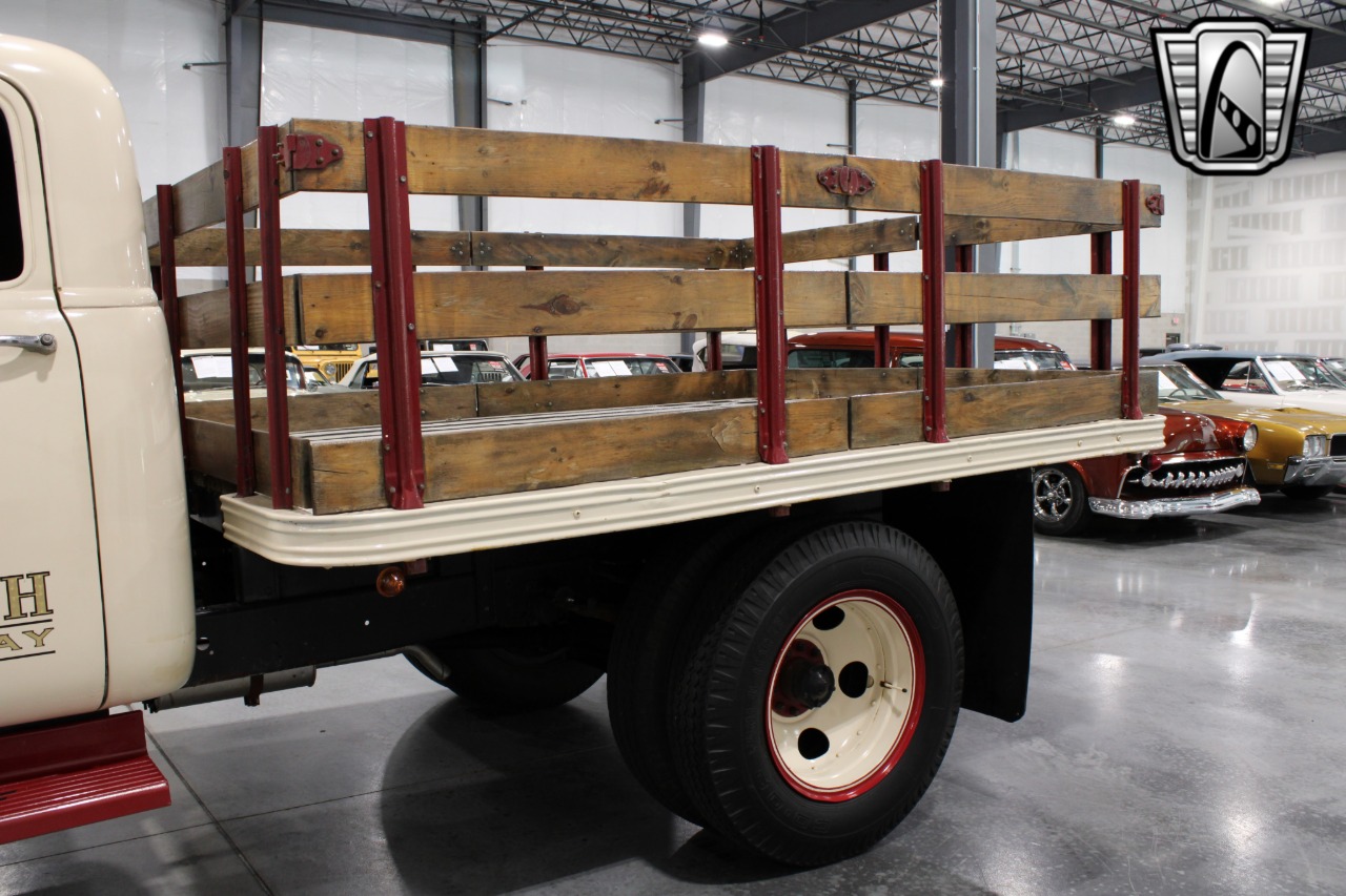 1953 Chevrolet 4400 64
