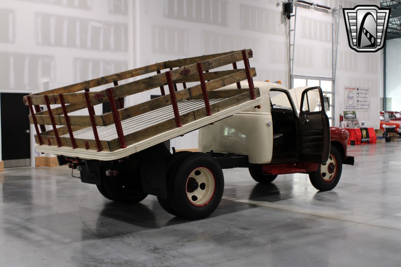 1953 Chevrolet 4400 19