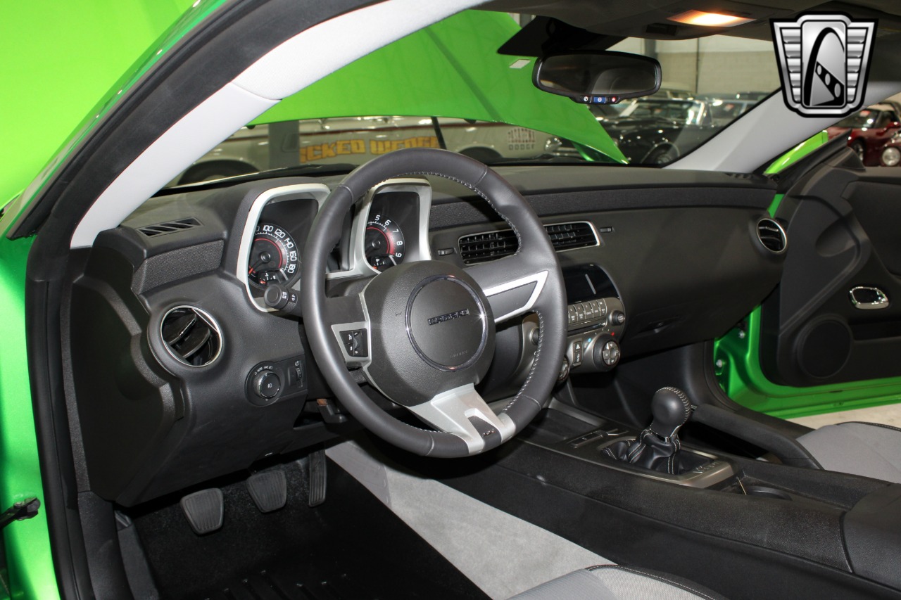 2011 Chevrolet Camaro 23