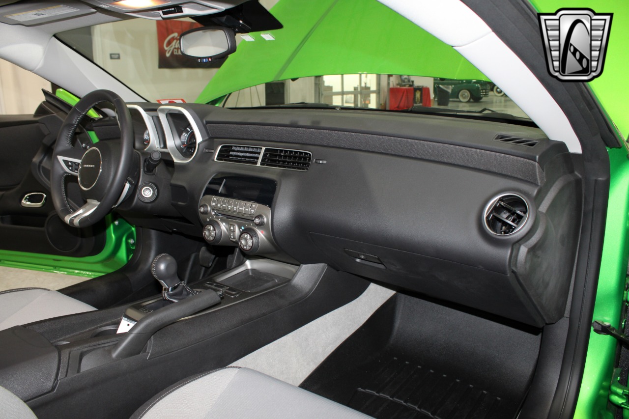 2011 Chevrolet Camaro 24