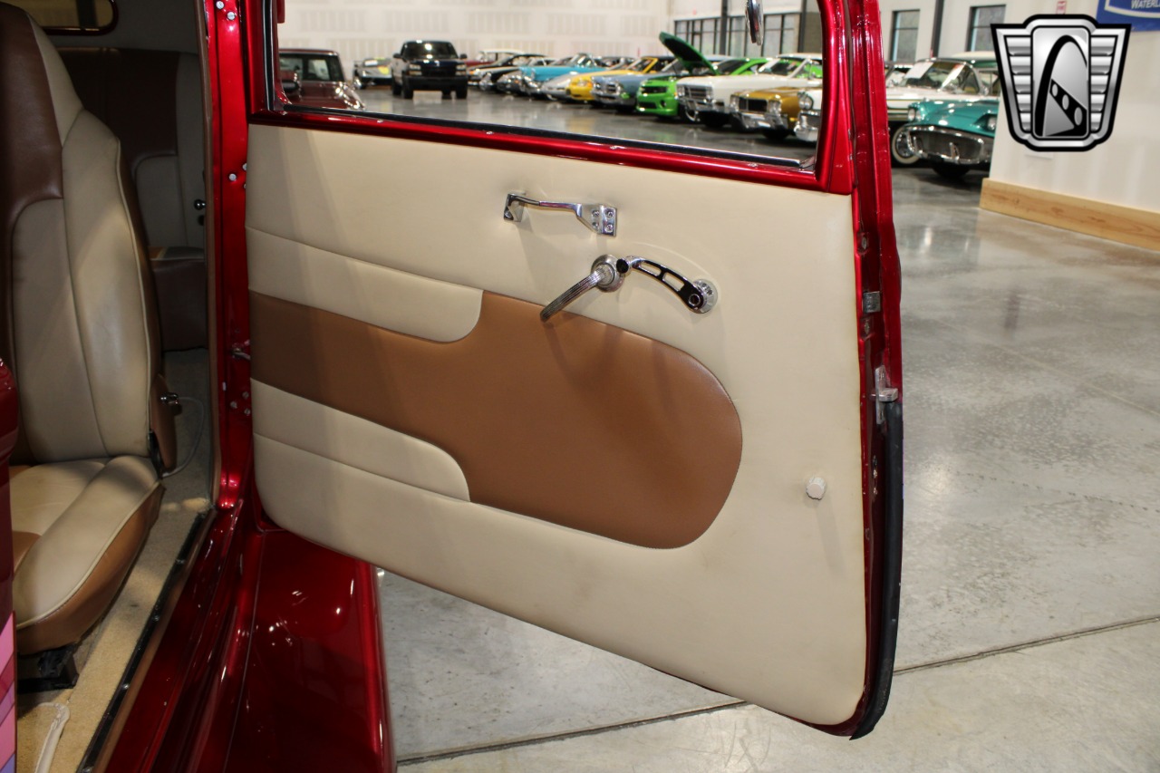 1933 Plymouth Sedan 93