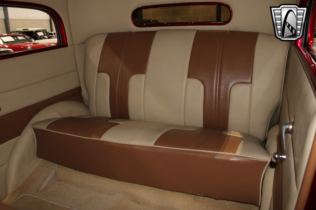 1933 Plymouth Sedan 8