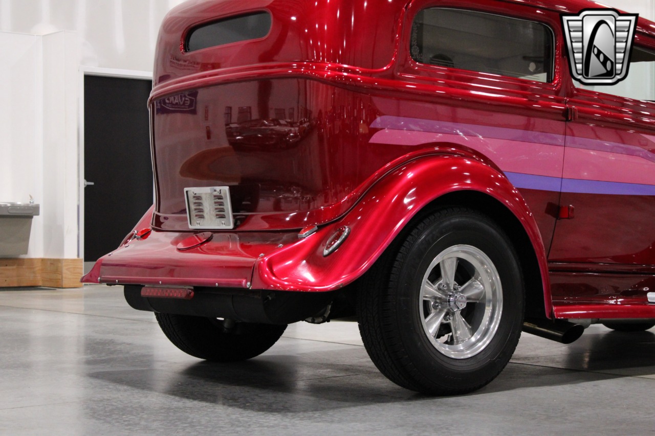 1933 Plymouth Sedan 74