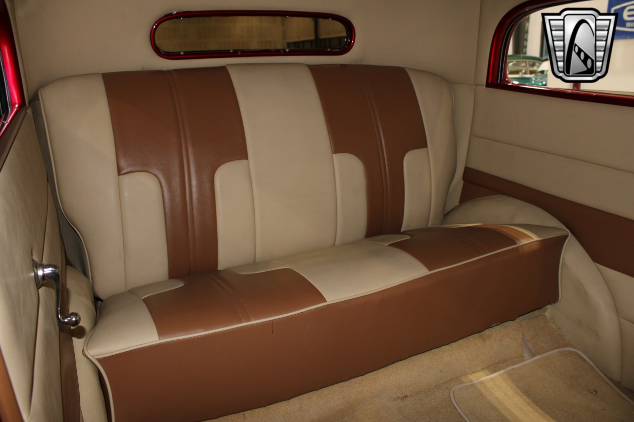 1933 Plymouth Sedan 24