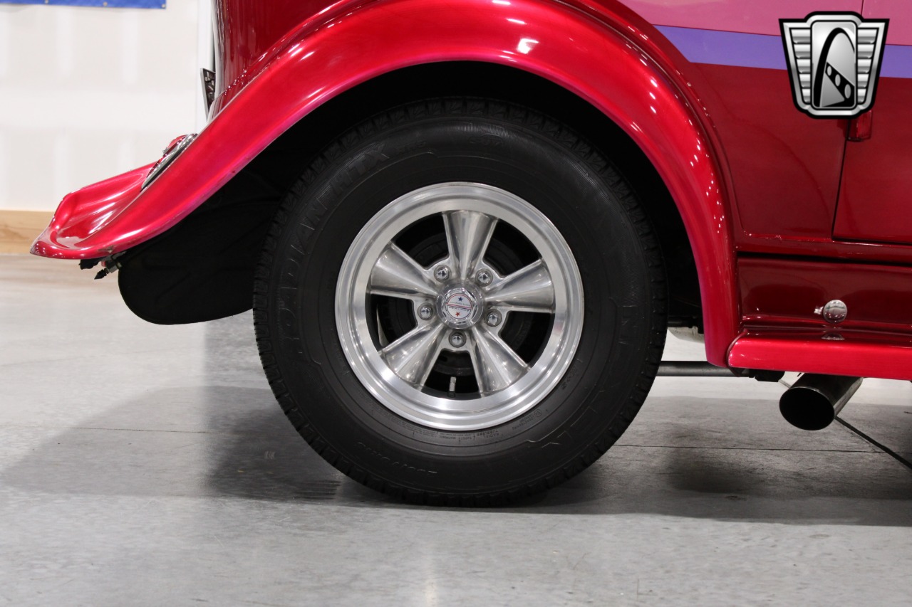 1933 Plymouth Sedan 75