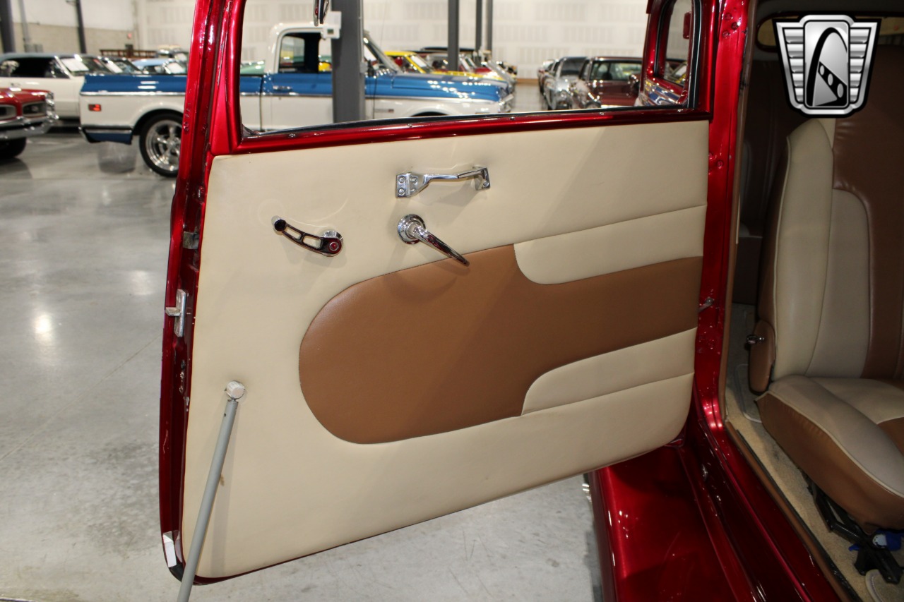 1933 Plymouth Sedan 95