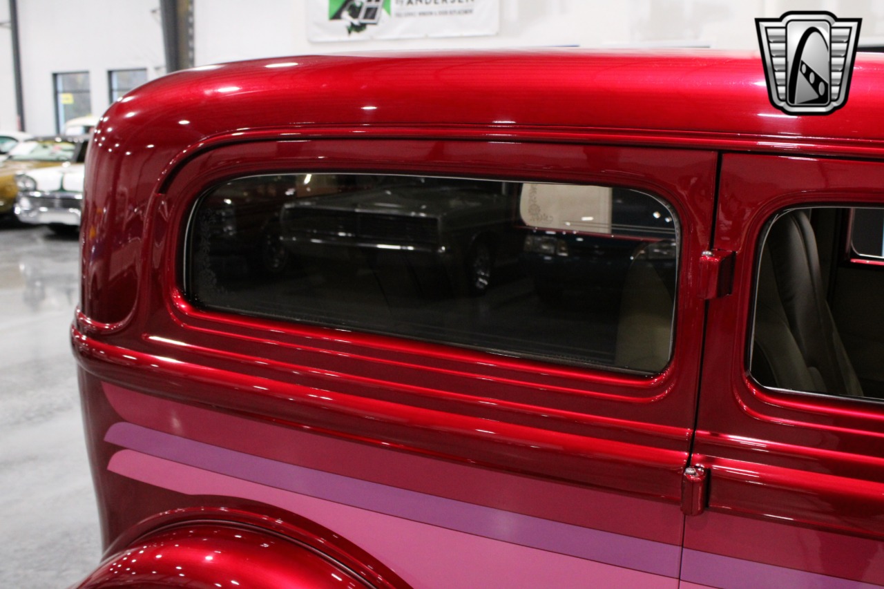 1933 Plymouth Sedan 76