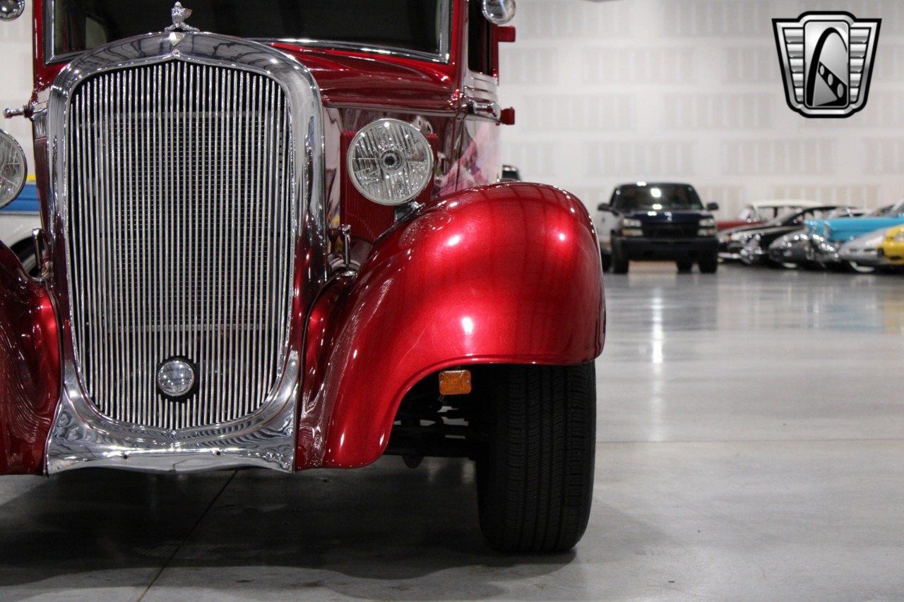 1933 Plymouth Sedan 52
