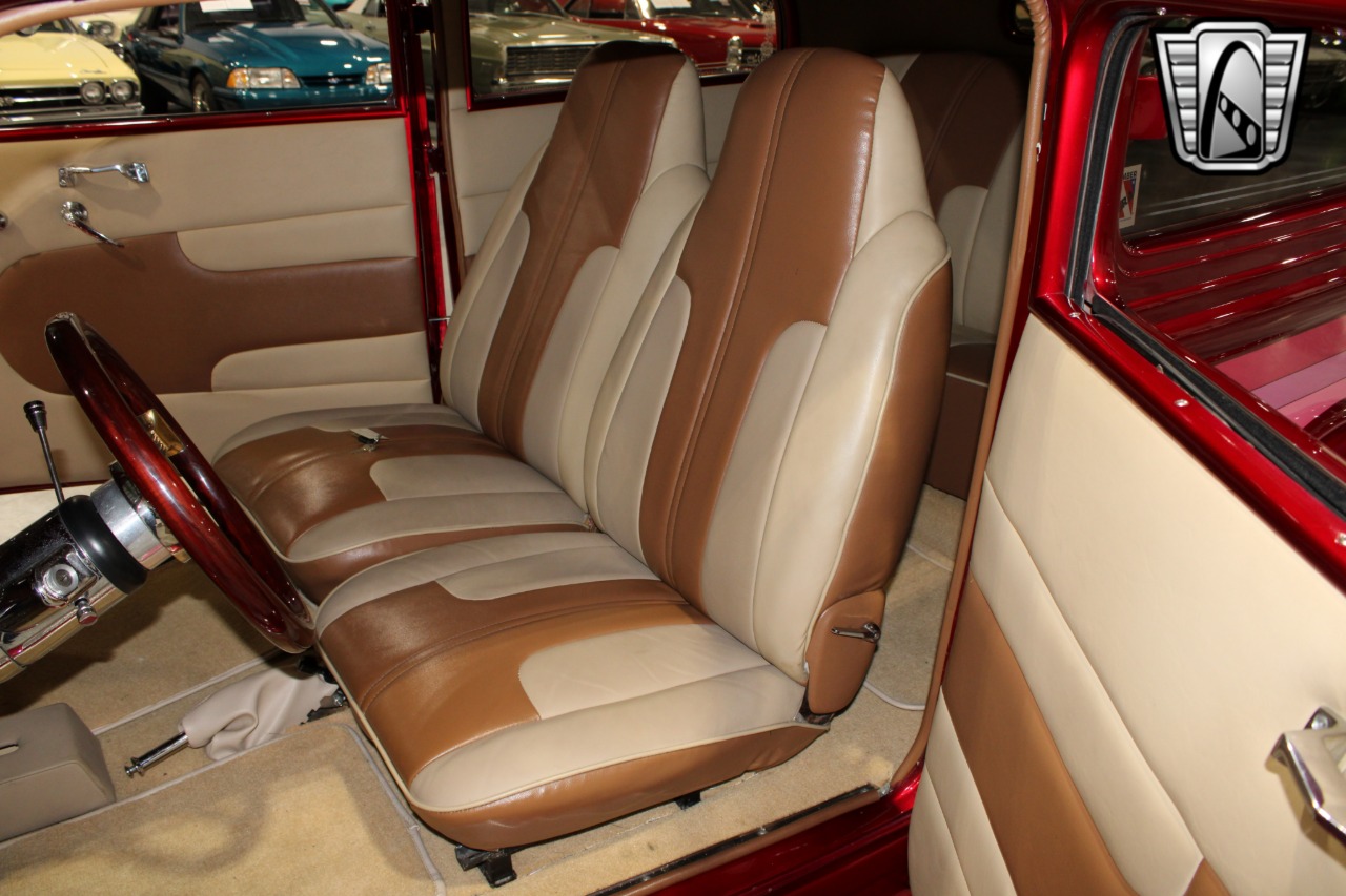 1933 Plymouth Sedan 99