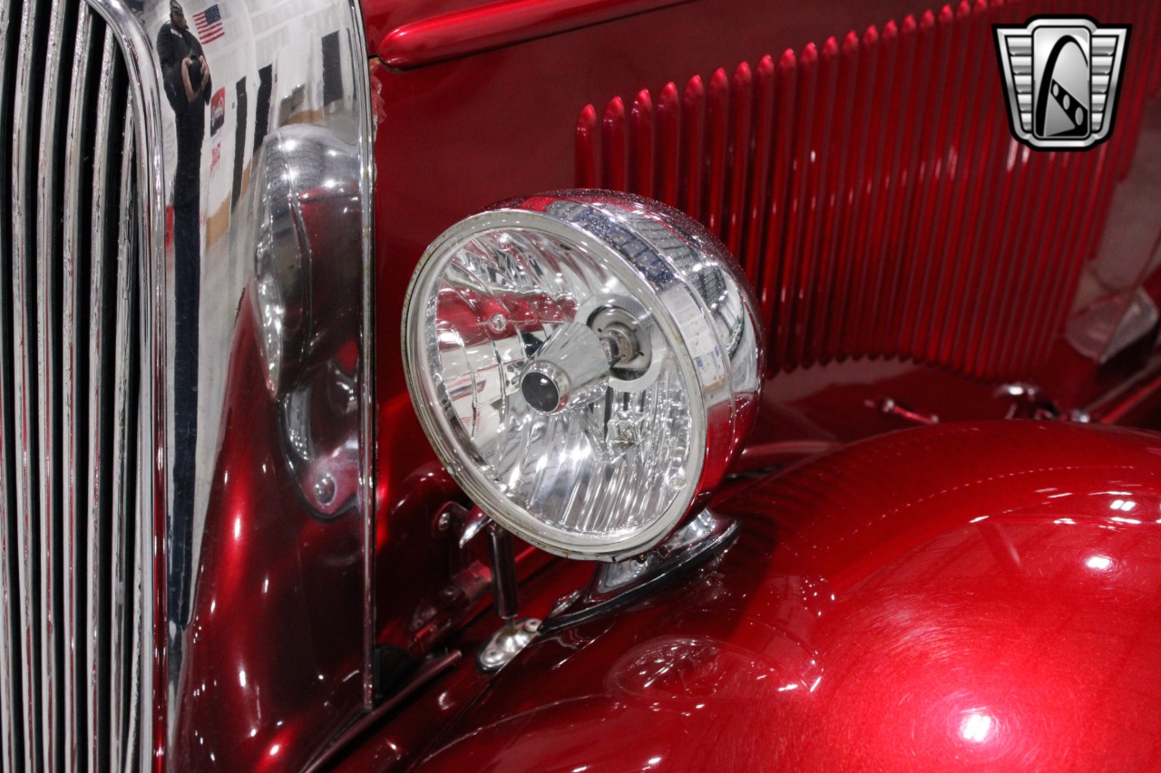 1933 Plymouth Sedan 54