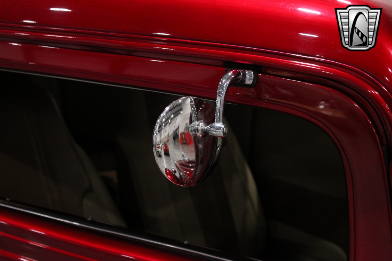 1933 Plymouth Sedan 80