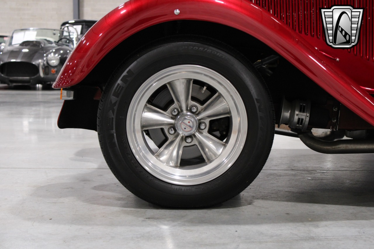 1933 Plymouth Sedan 55