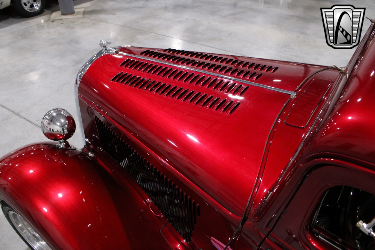 1933 Plymouth Sedan 56