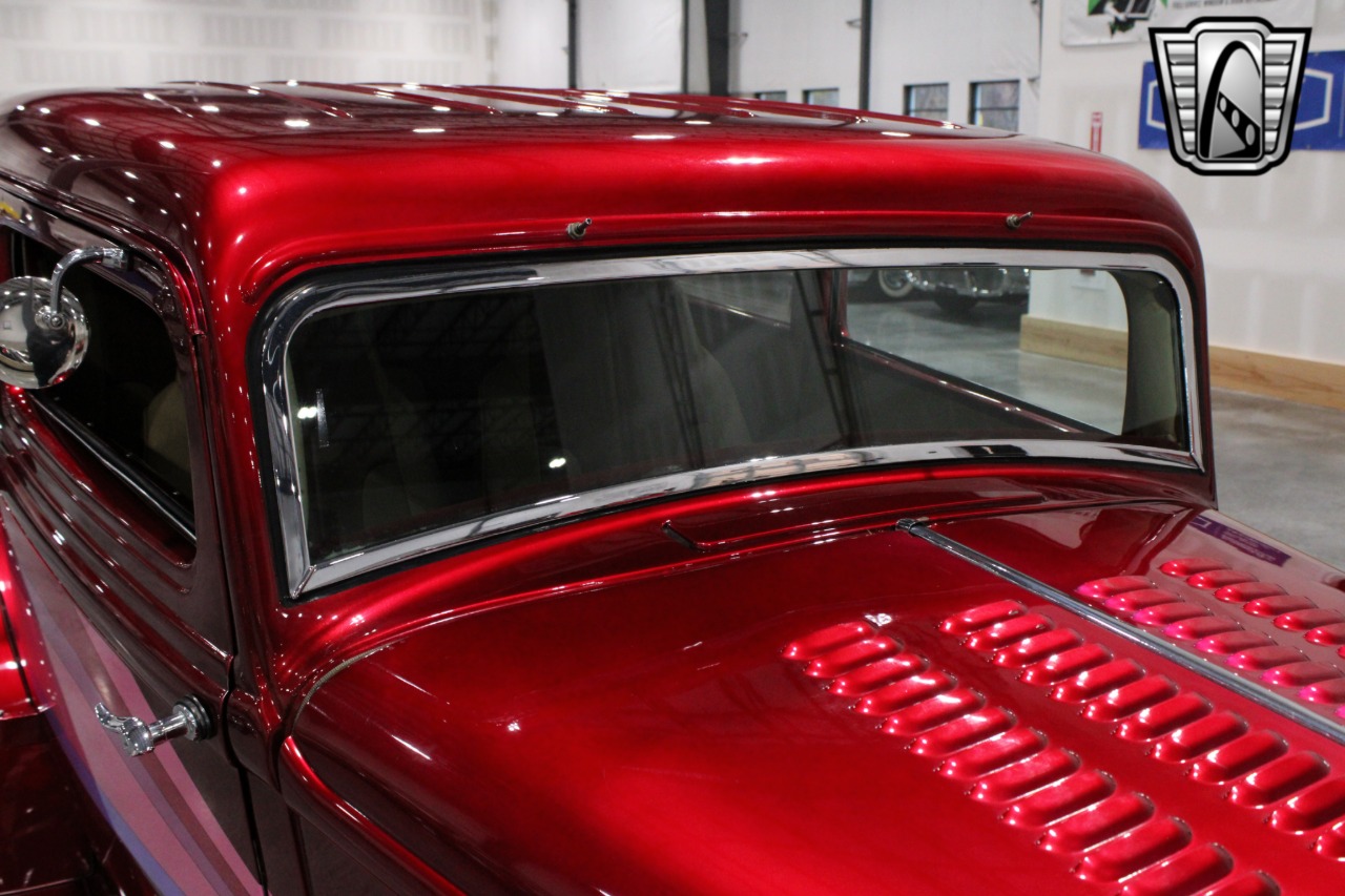 1933 Plymouth Sedan 82