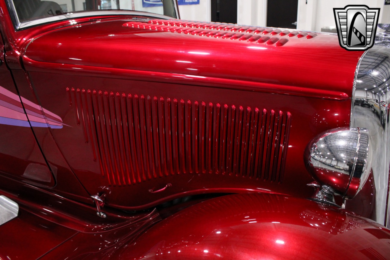 1933 Plymouth Sedan 83