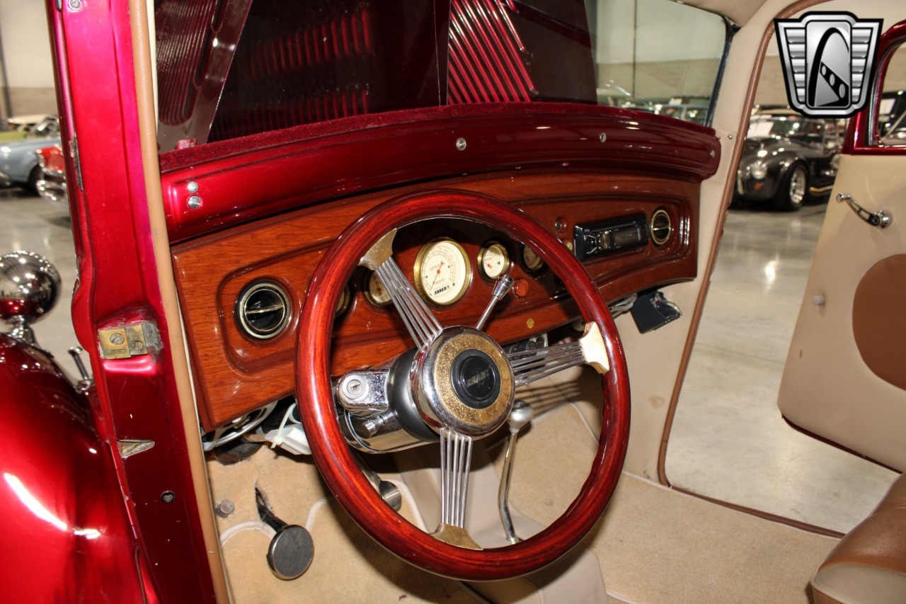 1933 Plymouth Sedan 22