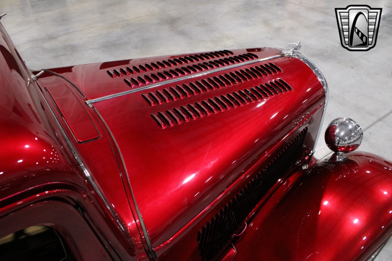 1933 Plymouth Sedan 84