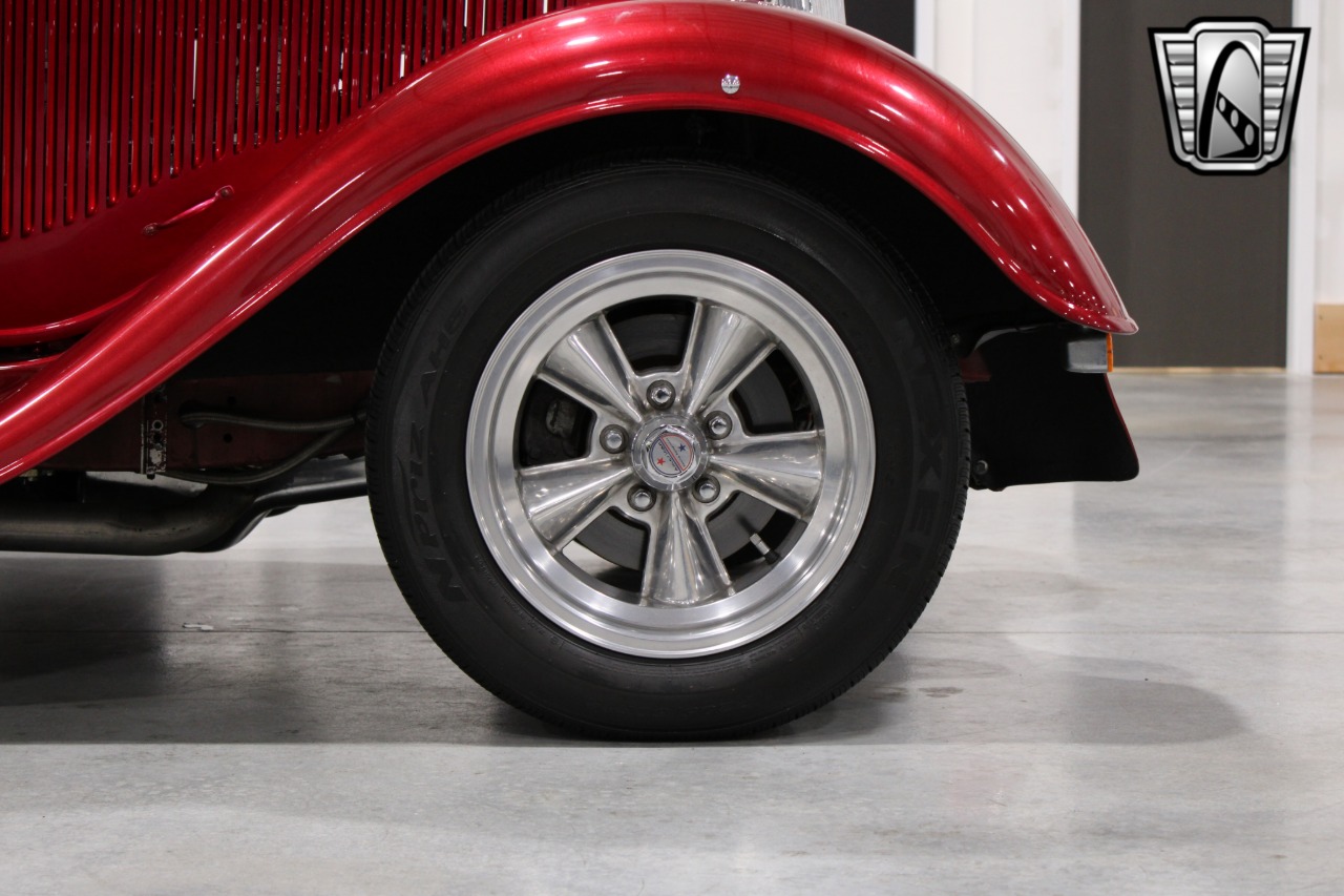 1933 Plymouth Sedan 85