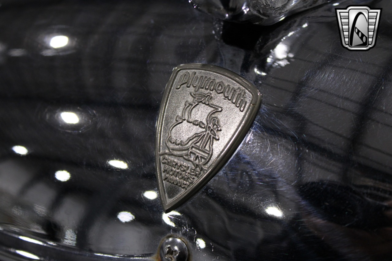 1933 Plymouth Sedan 90