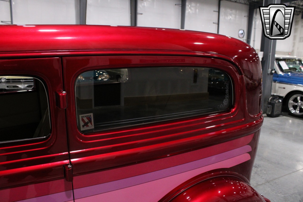 1933 Plymouth Sedan 65