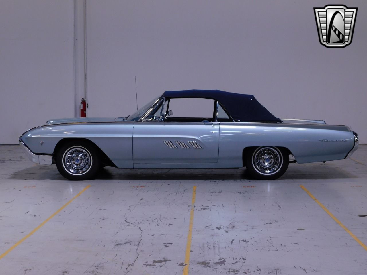 1963 Ford Thunderbird 40