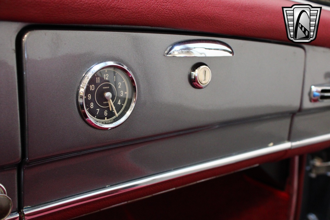 1961 Mercedes-Benz 190SL 98