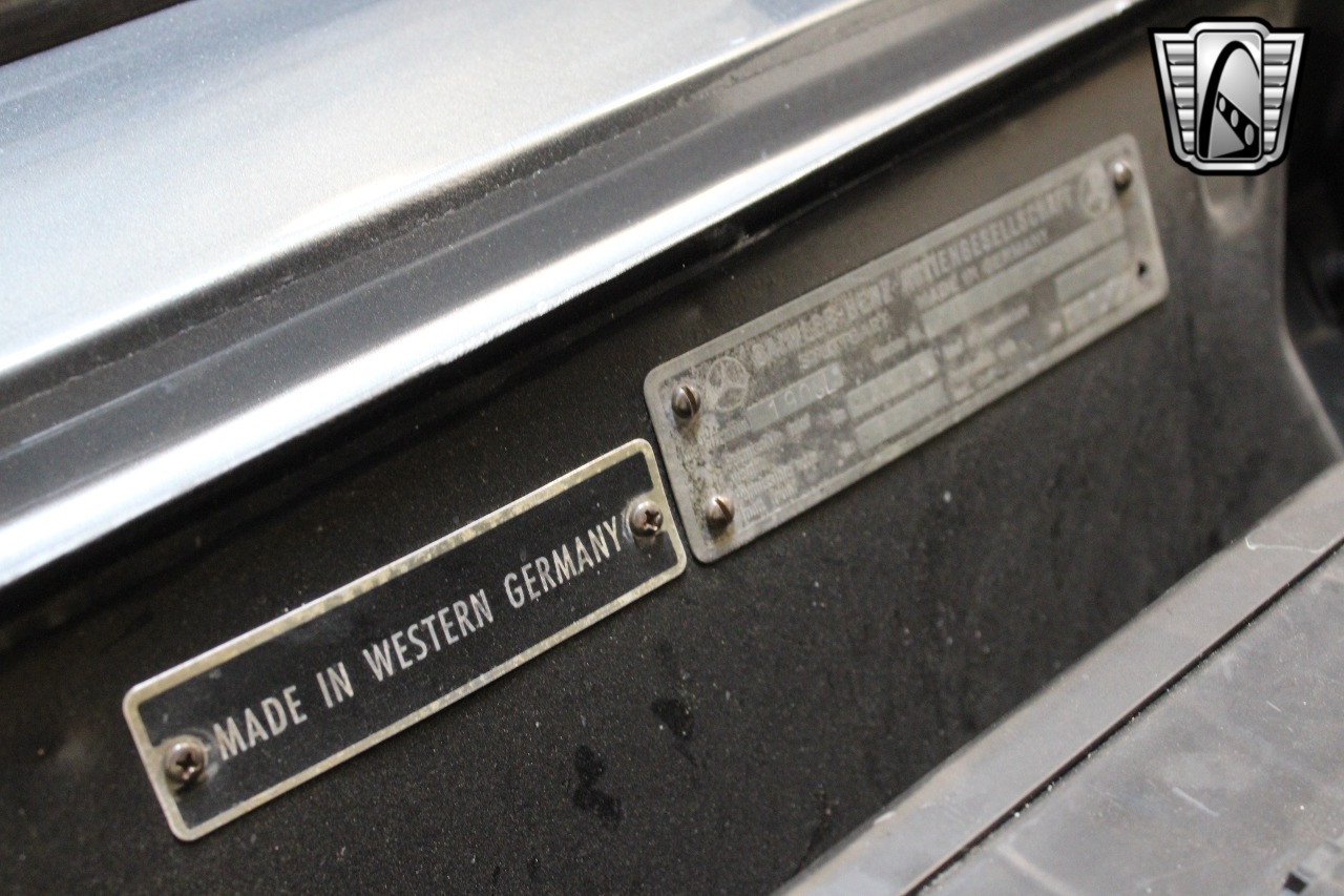 1961 Mercedes-Benz 190SL 21