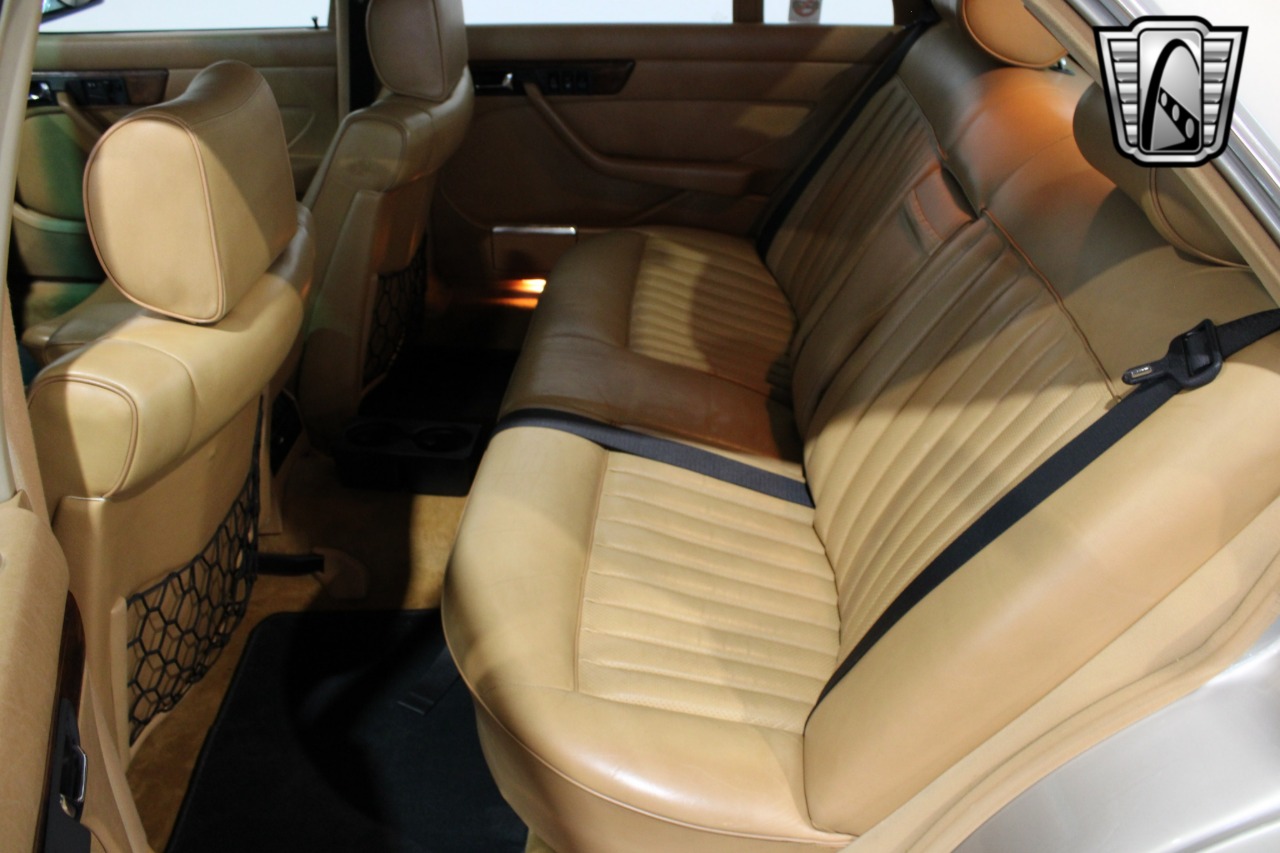 1988 Mercedes-Benz 560 29