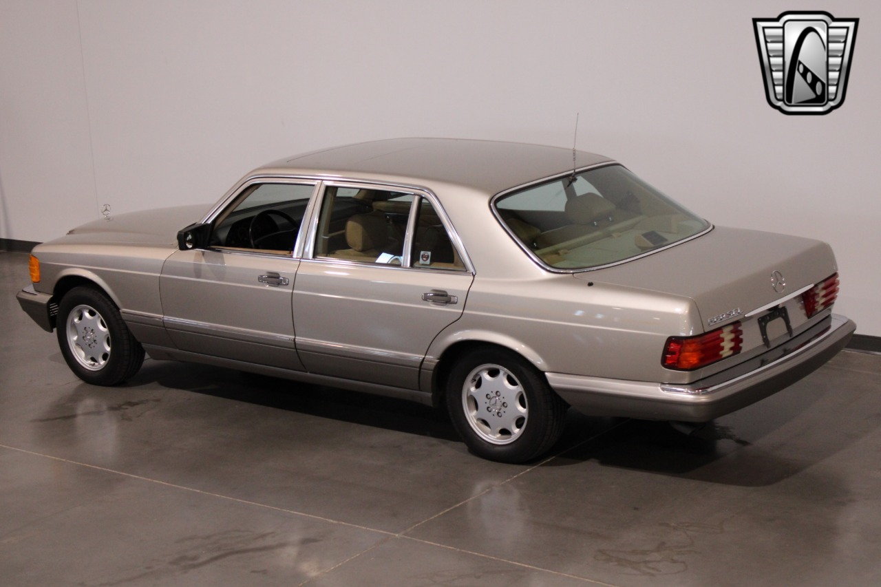 1988 Mercedes-Benz 560 11