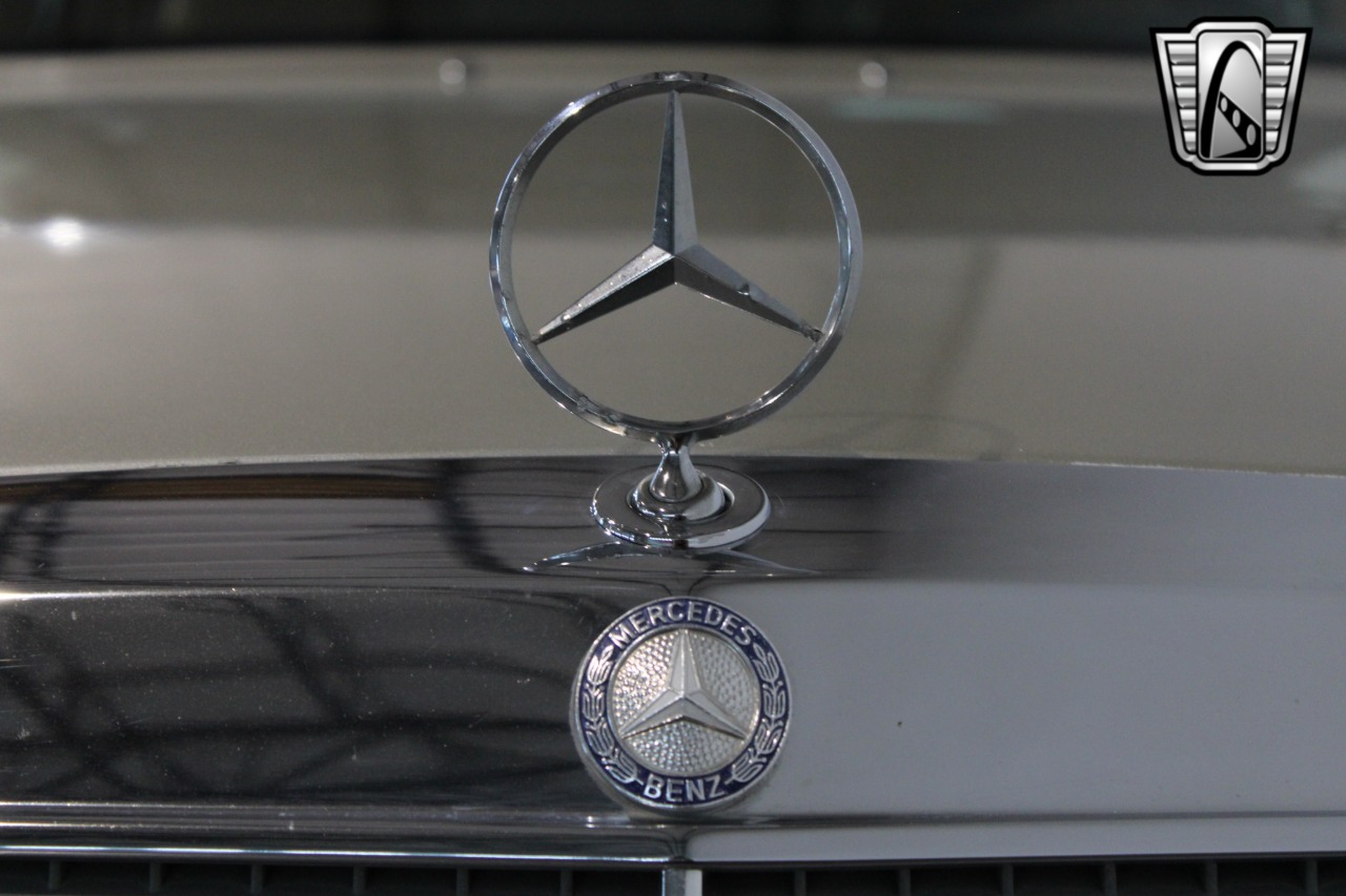 1988 Mercedes-Benz 560 48