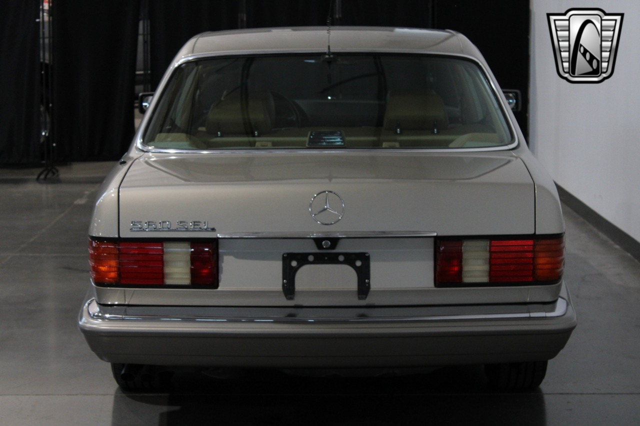 1988 Mercedes-Benz 560 18