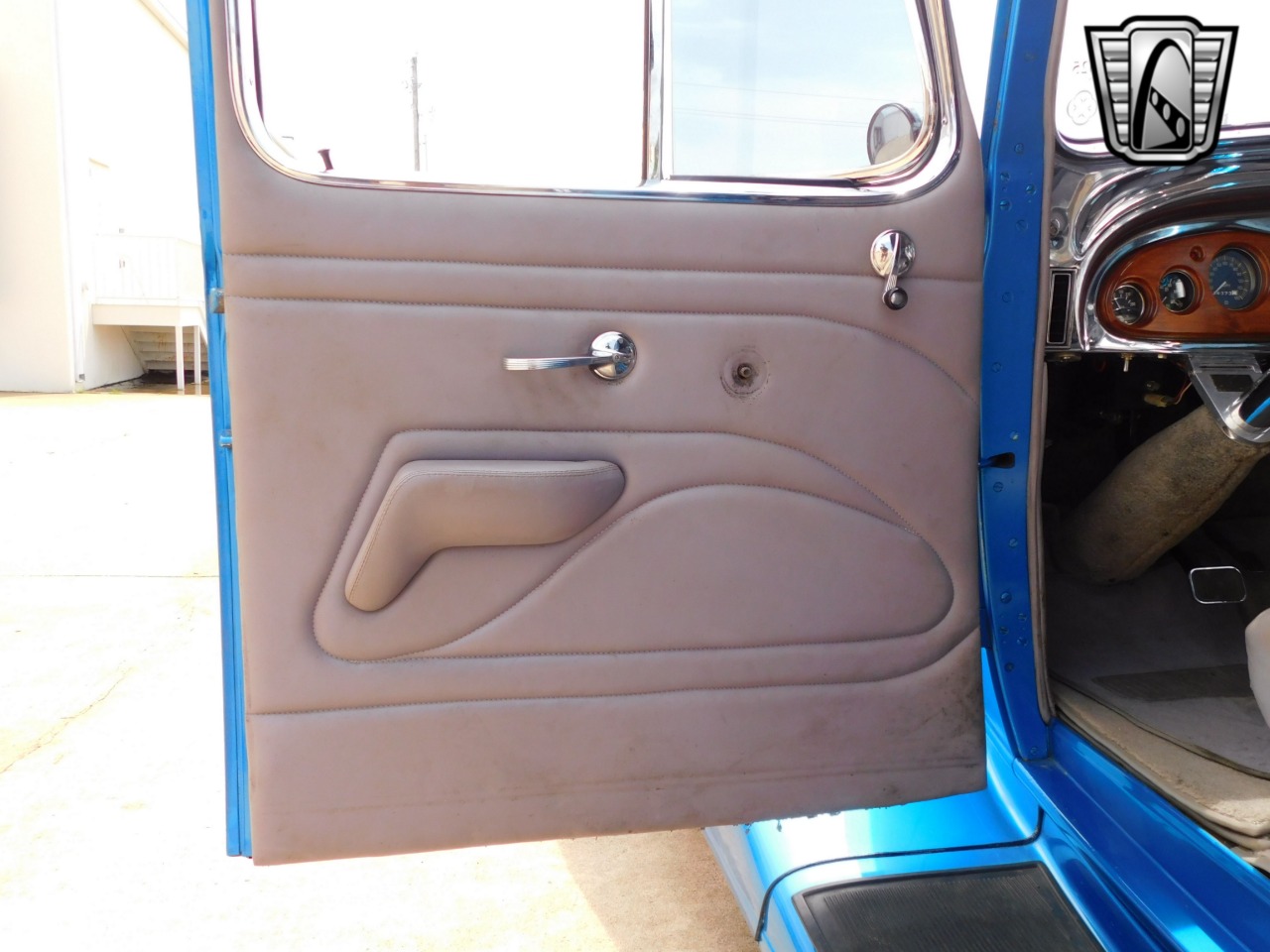 1934 Chevrolet Sedan 12